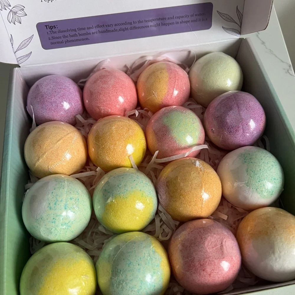 12 Colorful Bath Bombs Gift Set - Picture 2 of 4